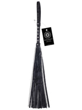 Load image into Gallery viewer, Velvet Noir Chain Flogger
