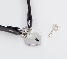 Load image into Gallery viewer, Chain Choker With Heart Padlock
