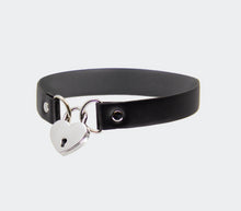 Load image into Gallery viewer, Chain Choker With Heart Padlock
